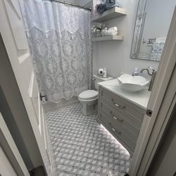 Marquis Fine Cabinetry - Guest bathroom remodel