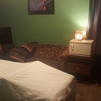Ryan Potter -Body Smirks - Room View 1 - Massage Therapy Near Me Ryan Potter -Body Smirks - Room View 1 - Massage Therapy Near Me