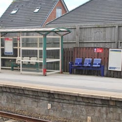 Appley Bridge Train Station - Platform shelter.