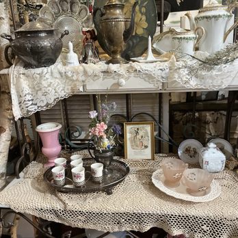 The Red Door - Antiques Near Me - Elk Grove, California