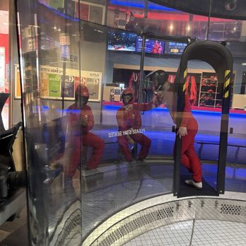 iFLY Chicago - Lincoln Park - Skydiving Near Me - Chicago, Illinois iFLY Chicago - Lincoln Park - Skydiving Near Me - Chicago, Illinois