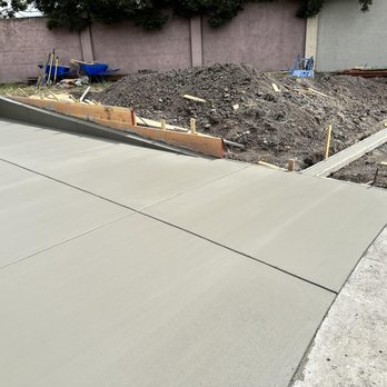 Jam3 Builders - Driveway with small retaining wall - Masonry/Concrete Near Me - Rohnert Park, California Jam3 Builders - Driveway with small retaining wall - Masonry/Concrete Near Me - Rohnert Park, California