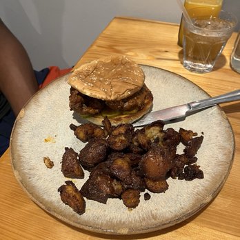 Bearcat Cafe - Fried chicken sandwich with fried potatoes - Breakfast & Brunch Near Me - New Orleans, Louisiana Bearcat Cafe - Fried chicken sandwich with fried potatoes - Breakfast & Brunch Near Me - New Orleans, Louisiana