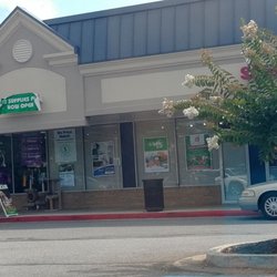 Pet Supplies Plus Annapolis - Front entrance.  Sign says they price match.