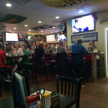 Castaways Gastropub - Busy Monday night football - Gastropubs Near Me - Jensen Beach, Florida