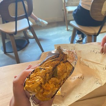 Fontys Deli Dukaan - Chicken tikka naan-nini - Sandwiches Near Me - New York, New York