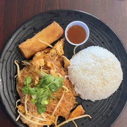 Dek Sen's By Rustic Spoon - Pad Thai, white rice and egg roll