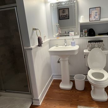 Stamford Gables Bed & Breakfast - The bathroom - Bed & Breakfast Near Me - Stamford, New York Stamford Gables Bed & Breakfast - The bathroom - Bed & Breakfast Near Me - Stamford, New York