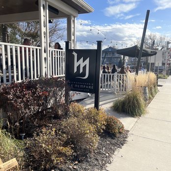 La Memphré - Exterior on a sunny and warm day in the fall. - Brewpubs Near Me - Magog, Quebec La Memphré - Exterior on a sunny and warm day in the fall. - Brewpubs Near Me - Magog, Quebec