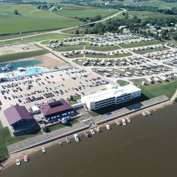 Off Shore Hotel & Resort - Resorts Near Me - Bellevue, Iowa Off Shore Hotel & Resort - Resorts Near Me - Bellevue, Iowa
