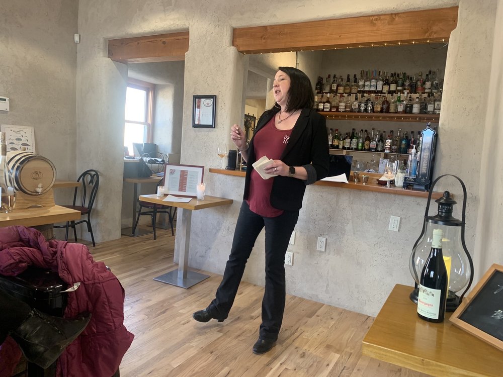 Susan's Fine Wine and Spirits Logo