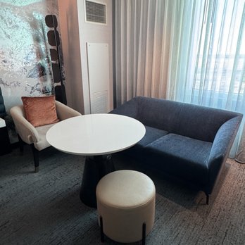 Thunder Valley Casino Resort - Seating area in room - Hotels Near Me - Lincoln, California Thunder Valley Casino Resort - Seating area in room - Hotels Near Me - Lincoln, California