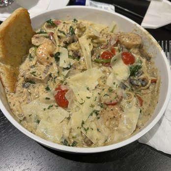404 Sports Bar - Chicken and shrimp pasta - American Near Me - Morrow, Georgia