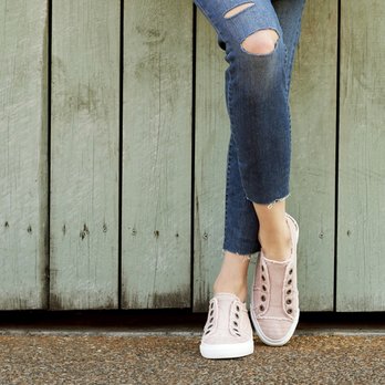 famous footwear stratford square mall