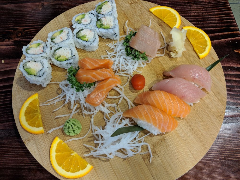 Sushi Mountain Logo