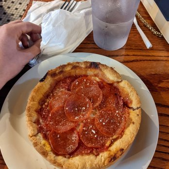 Pizzeria Uno - Individual size pepperoni pizza - Pizza Near Me - Chicago, Illinois Pizzeria Uno - Individual size pepperoni pizza - Pizza Near Me - Chicago, Illinois