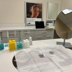LensCrafters - Contacts patient room