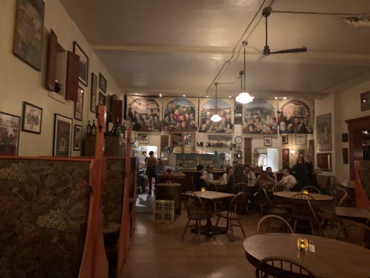 Gino's by null