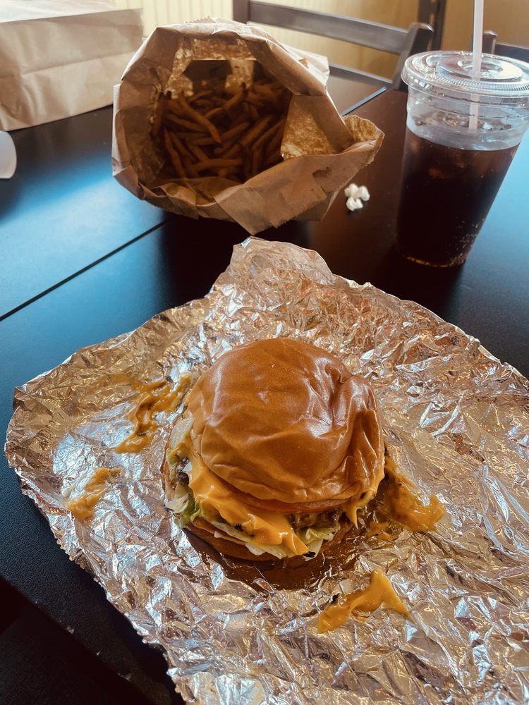 Hamburger Mikey's Logo