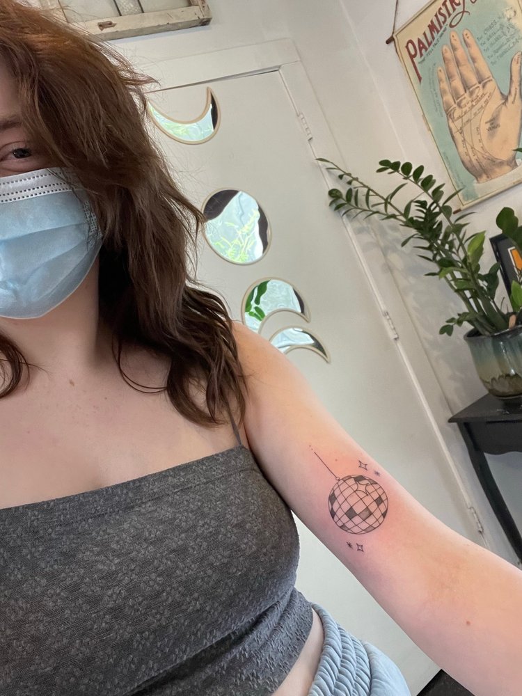 Riverside Tattoo Parlor Logo