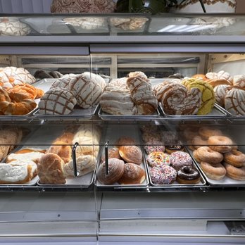 Marcella’s Bakery  - More pan - Bakeries Near Me - Alsip, Illinois