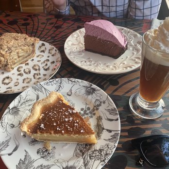 Rood - Salt & Honey Pie, apple pie , chocolate raspberry - Desserts Near Me - Lakewood, Ohio Rood - Salt & Honey Pie, apple pie , chocolate raspberry - Desserts Near Me - Lakewood, Ohio