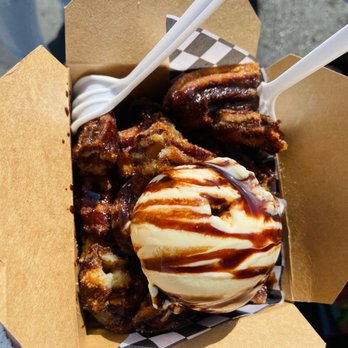 Churro Boss - Churro w/ chocolate + ice cream - Desserts Near Me - Covina, California