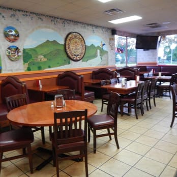 La Presa - A shot of the main dining area - Seafood Near Me - Palatine, Illinois