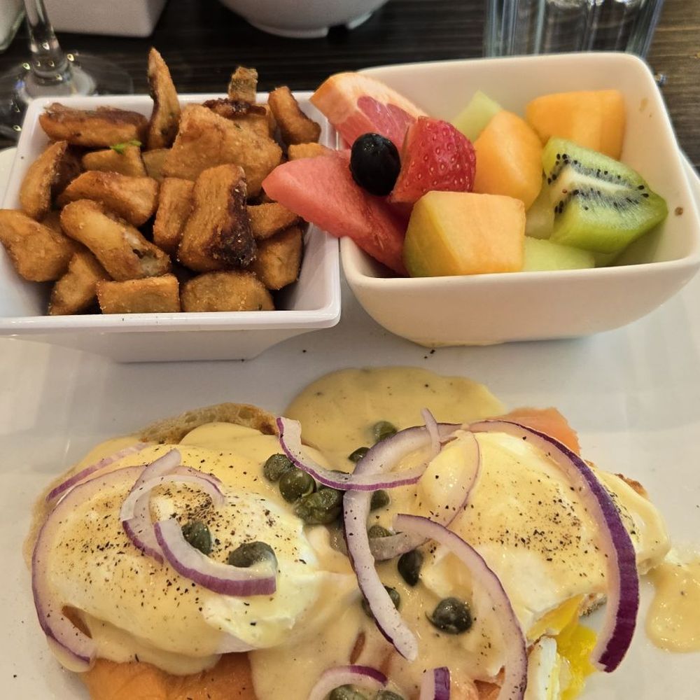 Allô! Mon Coco - Salmon benedict - Breakfast & Brunch Near Me - Montreal, Quebec