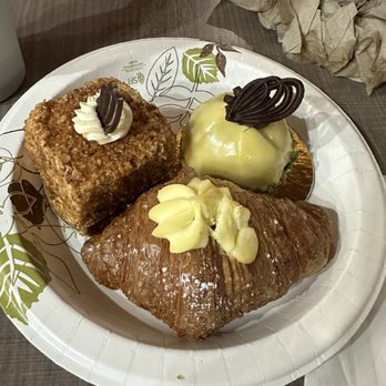 Doro Marketplace - Candied almond cake, pistachio cake, Bavarian croissant - Bakeries Near Me - Windsor Locks, Connecticut