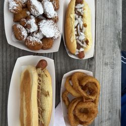 Geenas Weenas - Hot dog with chili and onion, hot dog with mustard, onion rings and corn nugs