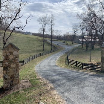 Ragged Branch Distillery - Picturesque entry to Ragged Branch - Distilleries Near Me - Charlottesville, Virginia Ragged Branch Distillery - Picturesque entry to Ragged Branch - Distilleries Near Me - Charlottesville, Virginia