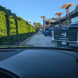 Poco Inn & Suites - Tight parking lot