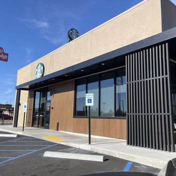 Starbucks - Outside - Coffee & Tea Near Me - Mount Sterling, Kentucky