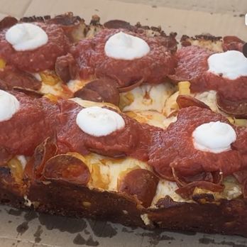 Sunday Pizza Company - SABOTAGE GONE BANANAS - $23 SQUARE CRUSHED TOMATO SAUCE, MOZZARELLA, PEPPERONI, BANANA PEPPER, RICOTTA, HOT HONEY, PECORINO ROMANO, BASIL - Caterers Near Me Sunday Pizza Company - SABOTAGE GONE BANANAS - $23 SQUARE CRUSHED TOMATO SAUCE, MOZZARELLA, PEPPERONI, BANANA PEPPER, RICOTTA, HOT HONEY, PECORINO ROMANO, BASIL - Caterers Near Me