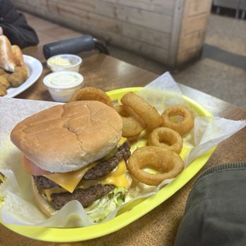 Kelly's Big Burger - Double Cheeseburger w/ Onion Rings - Diners Near Me - Clarksville, Tennessee