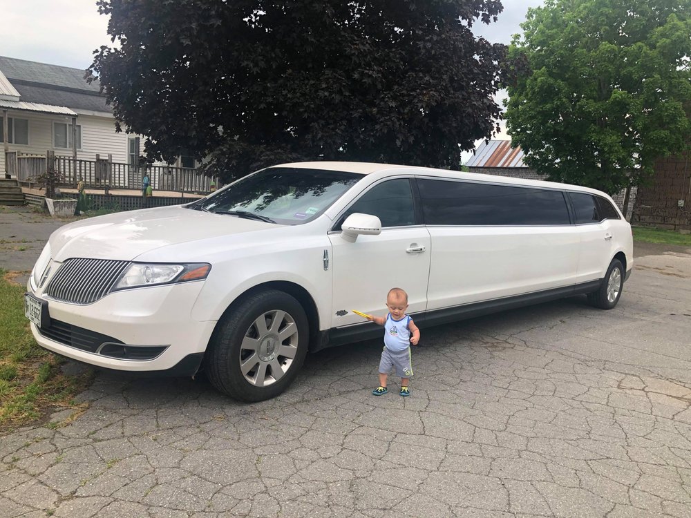 FIELD OF GREENS LIMOUSINE SERVICE Updated September 2024 14 Photos