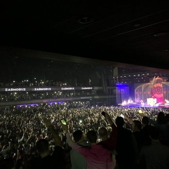 The Armory - Full crowd for Lizzo from the second floor. - Music Venues Near Me - Minneapolis, Minnesota The Armory - Full crowd for Lizzo from the second floor. - Music Venues Near Me - Minneapolis, Minnesota