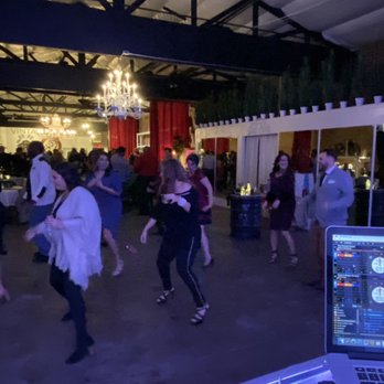 The Dance Floor DJ - Great holiday party in Sacramento at Vintage Monkey. - DJs Near Me The Dance Floor DJ - Great holiday party in Sacramento at Vintage Monkey. - DJs Near Me
