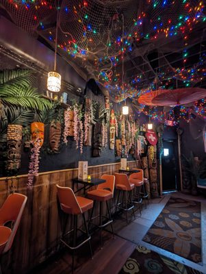 Mutiny Bar by null
