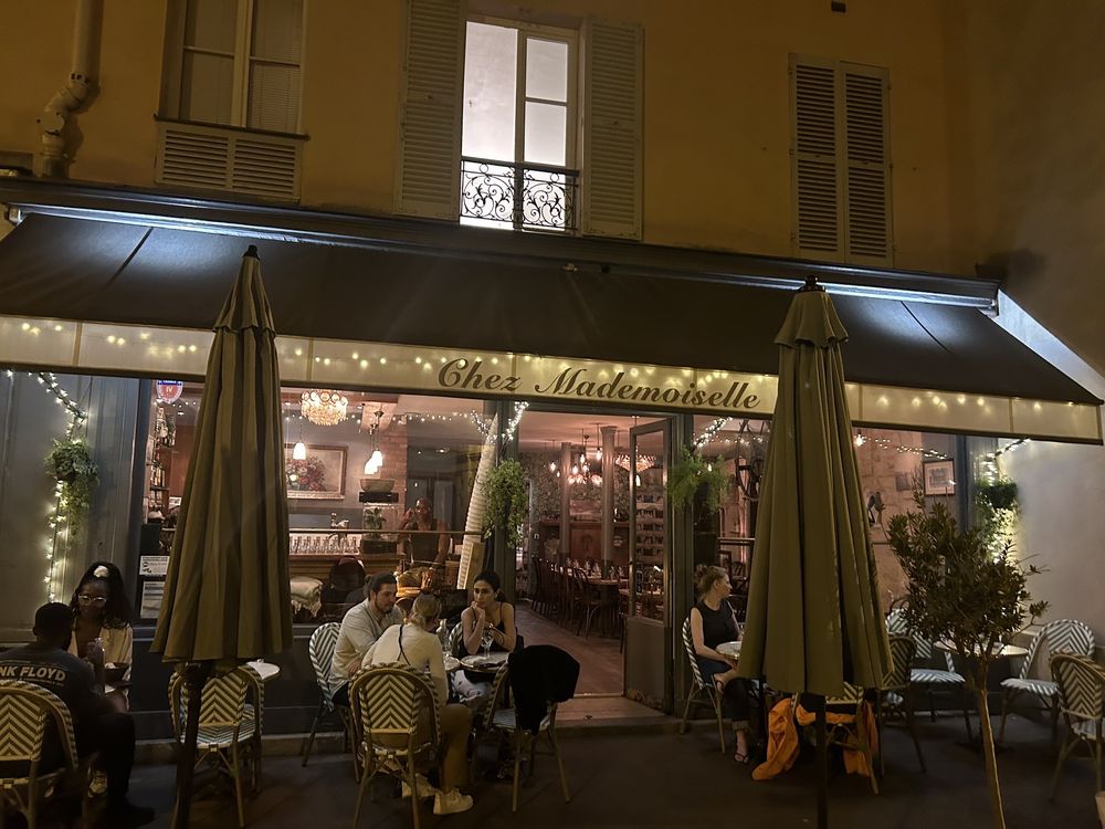 Chez Mademoiselle