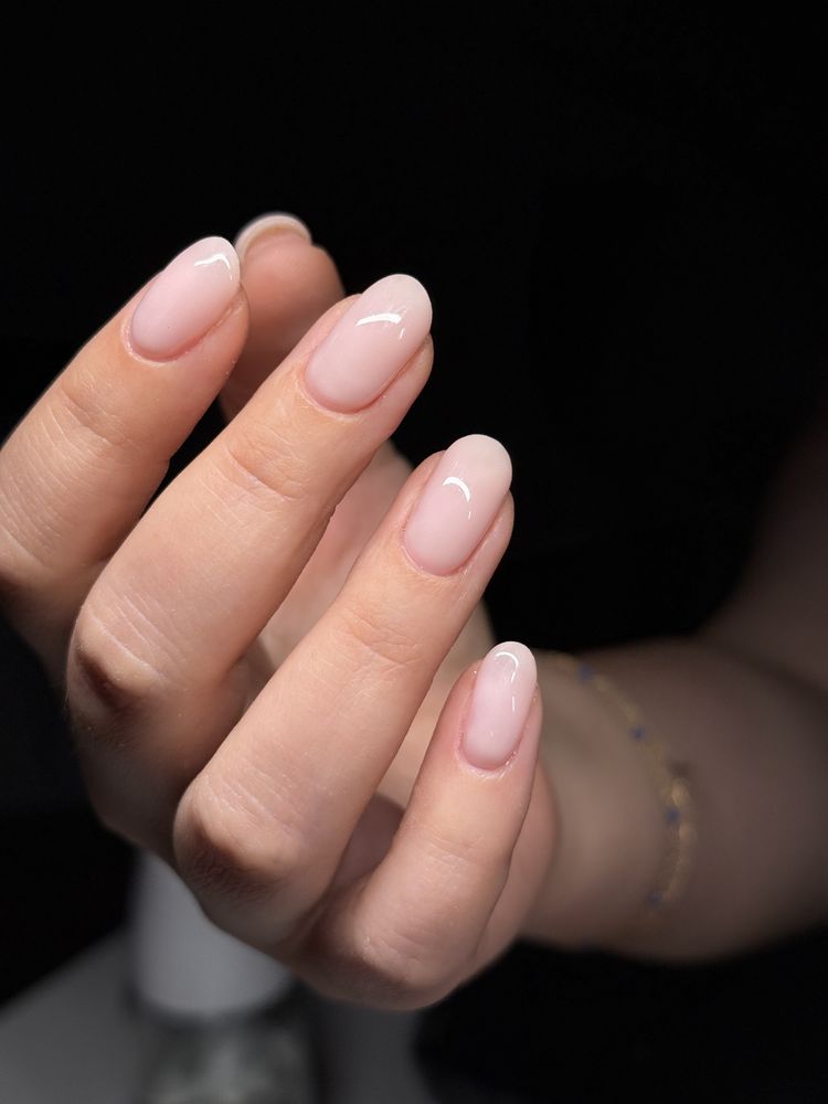 Bellita’s Nails Logo