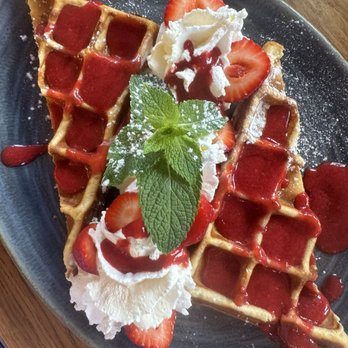Le Paradis du Fruit - Strawberry waffle - Juice Bars & Smoothies Near Me - Lyon, 69