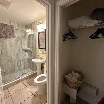 The Capri At Siesta - Unit -101 closet and bathroom - Hotels Near Me - Sarasota, Florida The Capri At Siesta - Unit -101 closet and bathroom - Hotels Near Me - Sarasota, Florida