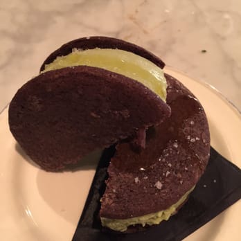 Gusto 101 - Panino al gelato with pistachio ice cream - Italian Near Me - Toronto, Ontario