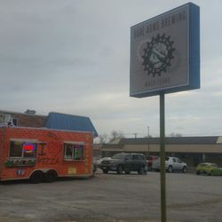 Amo La Pizza - I found these guys in front of Bare Arms Brewery