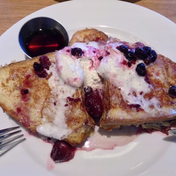 Earls Kitchen + Bar - Sourdough French Toast - New American Near Me - Somerville, Massachusetts
