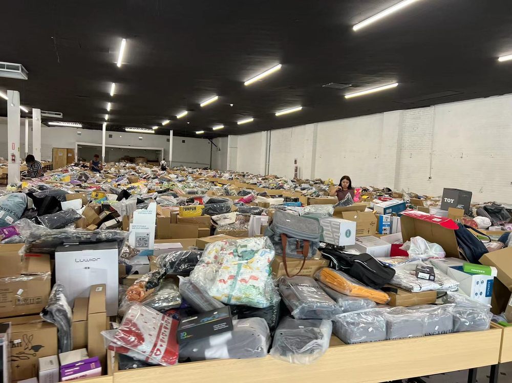 KANSAS CITY BIN STORE Updated October 2024 13 Photos 3230 Troost