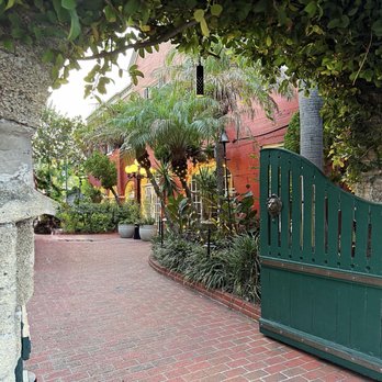 Harry's Seafood Bar & Grille - Seafood Near Me - St Augustine, Florida Harry's Seafood Bar & Grille - Seafood Near Me - St Augustine, Florida