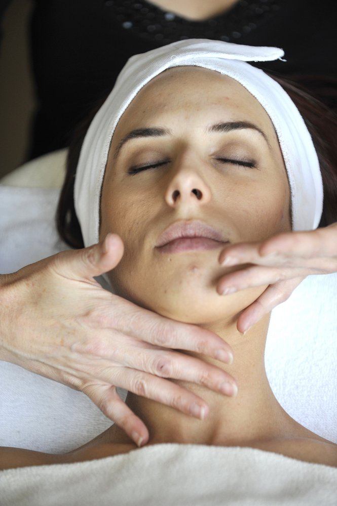 D' Marie's Bella Derma Logo